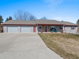 209 Ridgewood Dr, Gillett, WI 54124