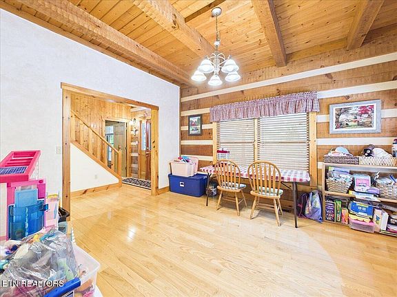 17th image of 1457 Smithfield Rd