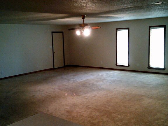 5th image of 1001 Shirlee Ave