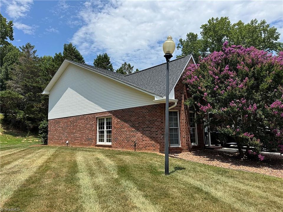 1st image of 367 Oakwoods Rd