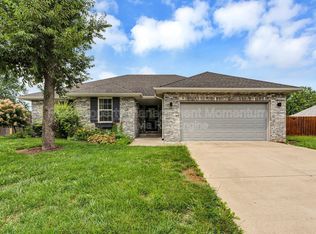 825 Trail Point Ct, Nixa, MO 65714
