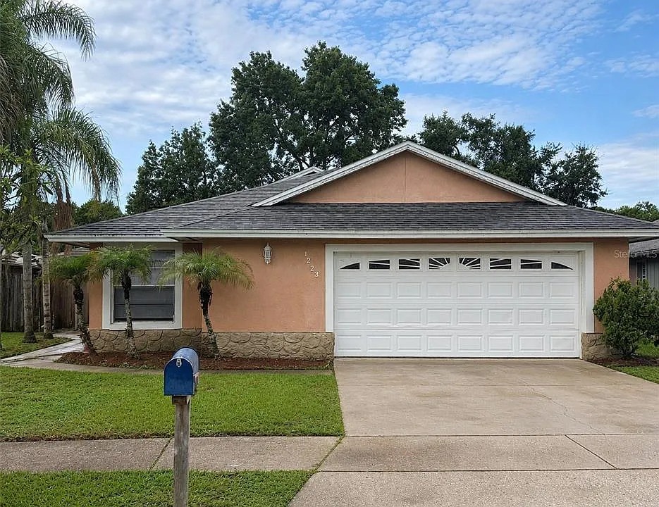 1223 La Mesa Ave
