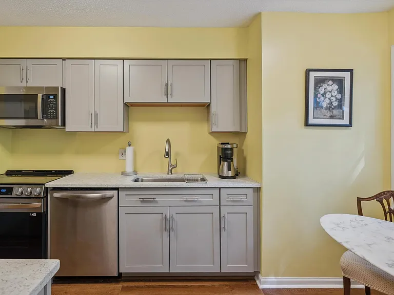 107 Barbary Ct — Photo 15
