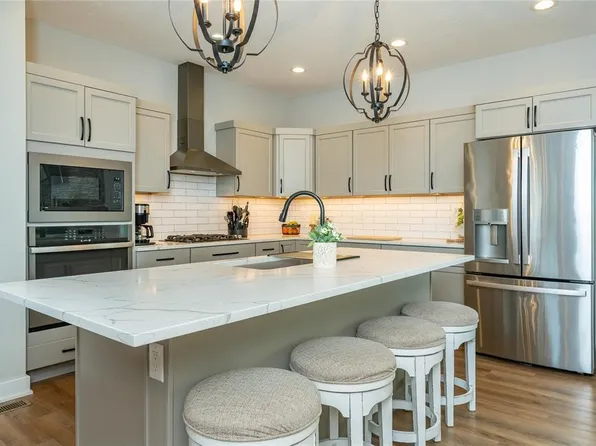 202 SW Prairie Trail Pkwy, Ankeny, IA 50023