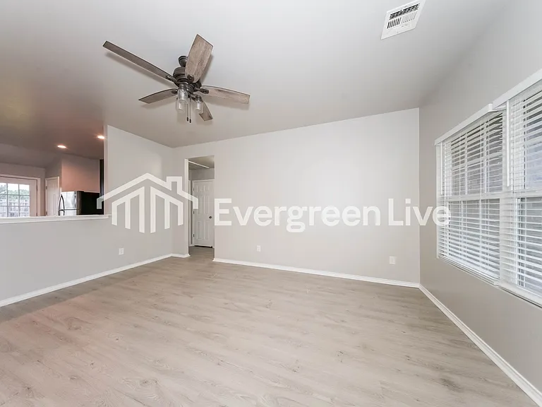 9601 Evie Dr — Photo 3