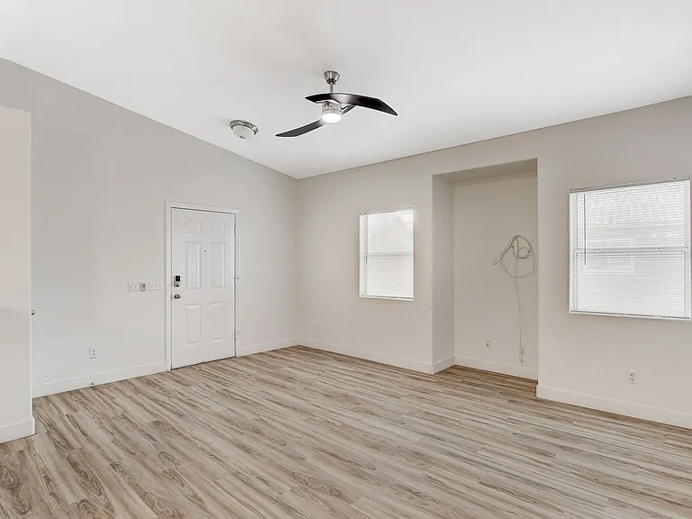 2052 Quarry Ridge St #201 — Photo 4