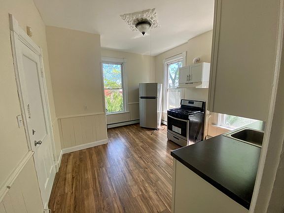 2nd image of 162 Edgewood Ave #2