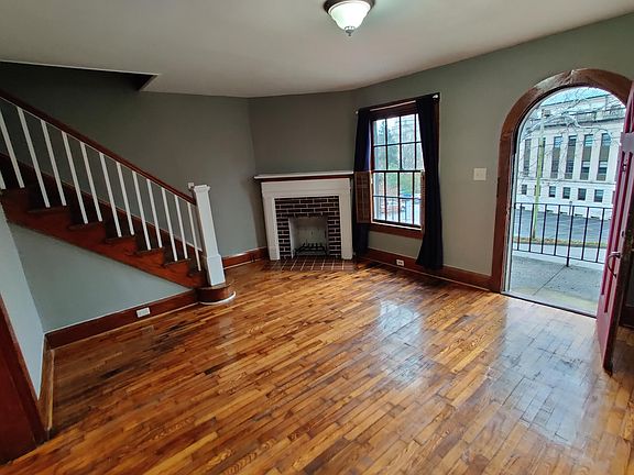 4th image of 820 1/2 Shelby St