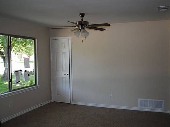 5th image of 2612 Wicker Ave