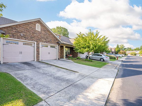 4th image of 6917 Village Lake Cir