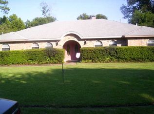 6240 Taylor St, Groves, TX 77619