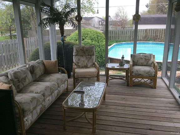 # 4 Rear deck and Pool