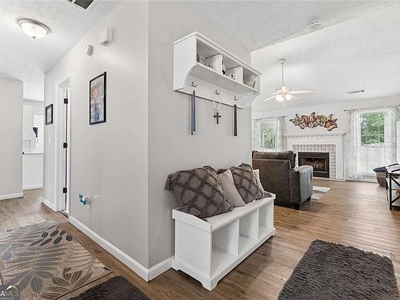 3rd image of 2423 Cheyenne Ln