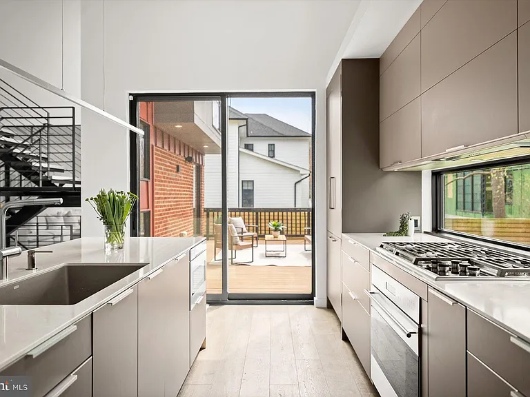 3004 N Underwood St — Photo 10