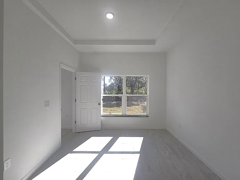 940 Sterling St E — Photo 18