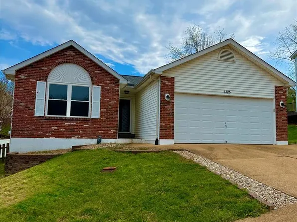 1326 Rockwood Forest Dr, Arnold, MO 63010