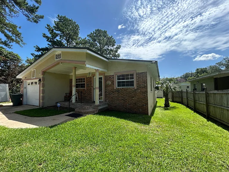 1103 Calloway St — Photo 3