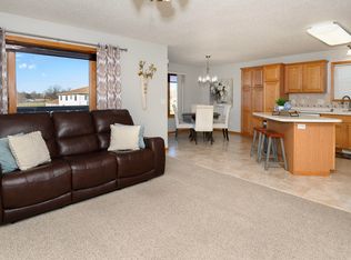 883 San Angelo Dr APT 3, Bismarck, ND 58504