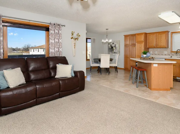 883 San Angelo Dr APT 3, Bismarck, ND 58504