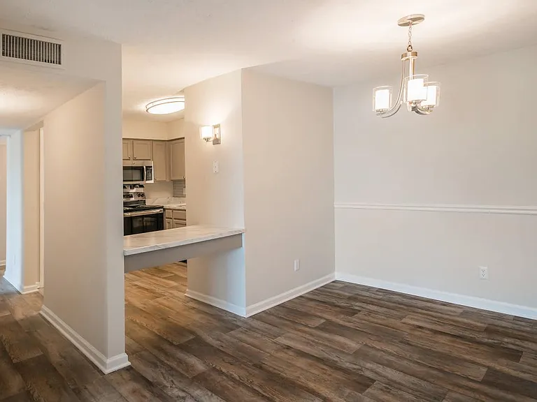 Chase Cove Apartments — Photo 110