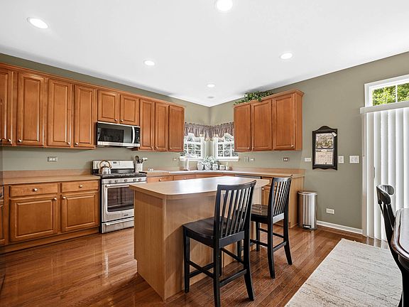 3rd image of 442 Winterberry Dr