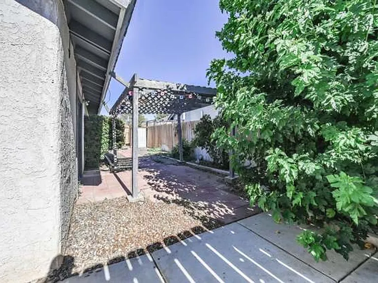 1215 Beasley St — Photo 10