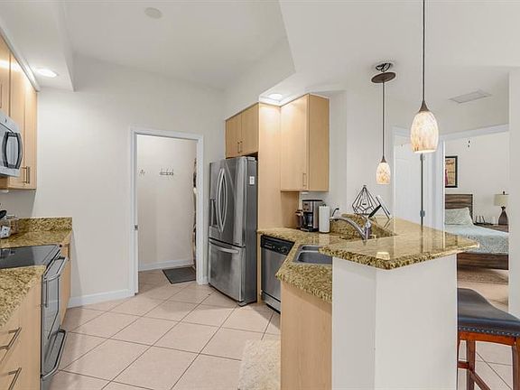 4th image of 801 S Olive Ave Unit 1218