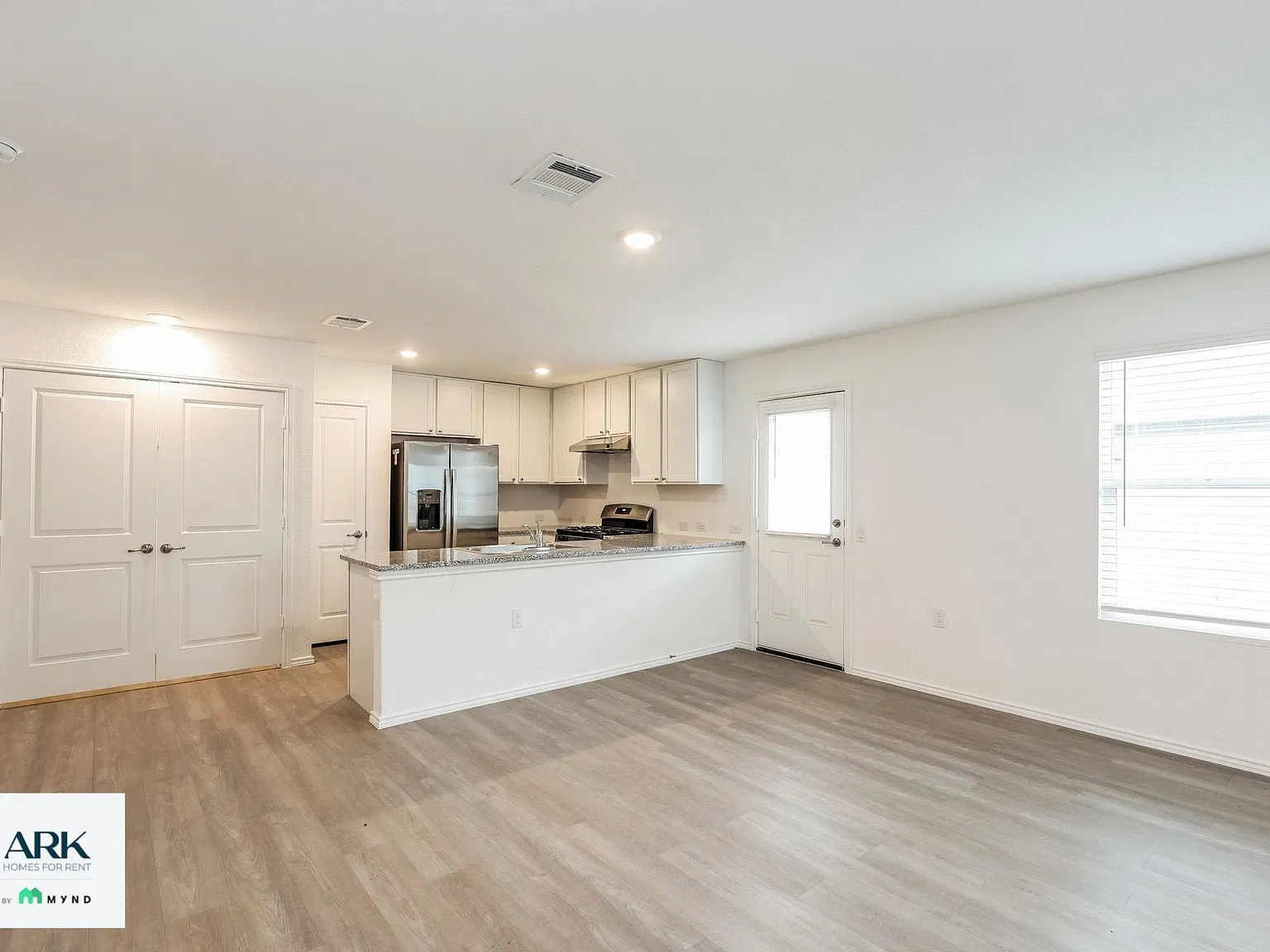 3 bed, 2.0 bath, 1266 sqft, $1,475 — Photo 3