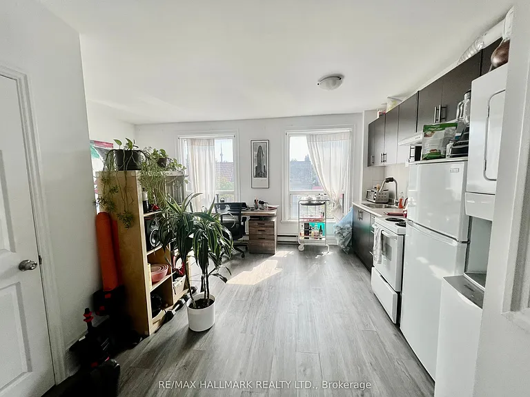 454 Bloor St W #4 — Photo 2