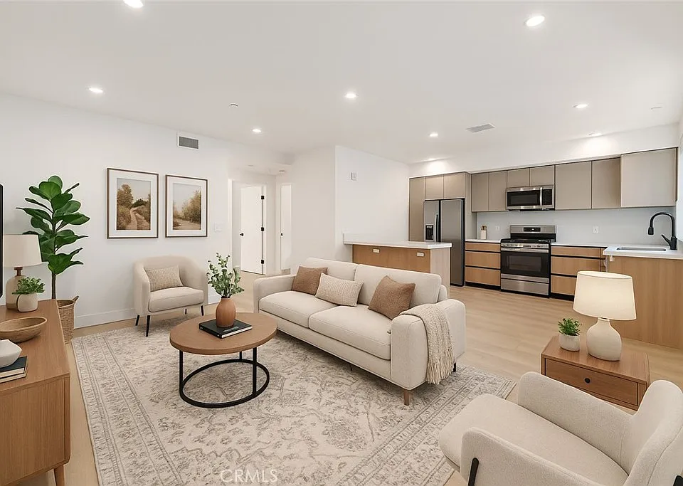 7510 Sepulveda Blvd #204