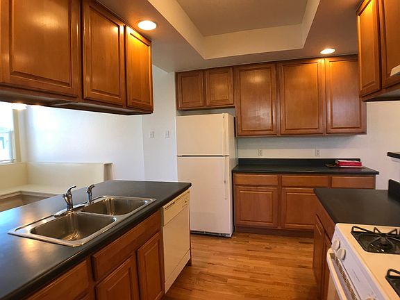 5th image of 354 Galapago St