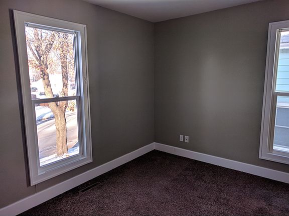 3rd image of 940 Earl St