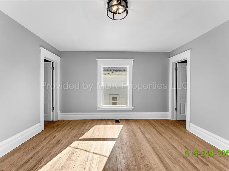 425 Woodlawn St SE — Photo 14