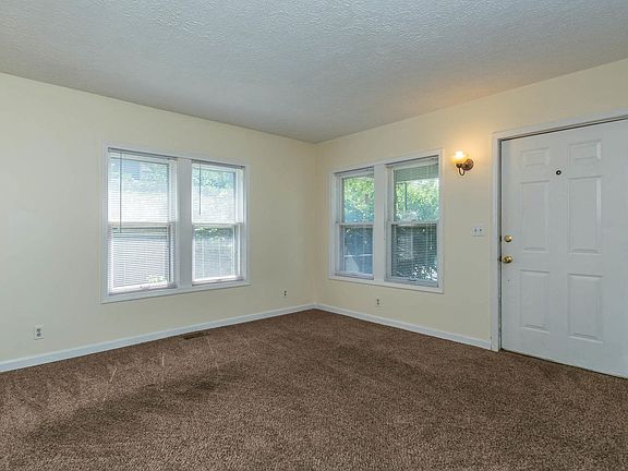 5th image of 113 E 15th St