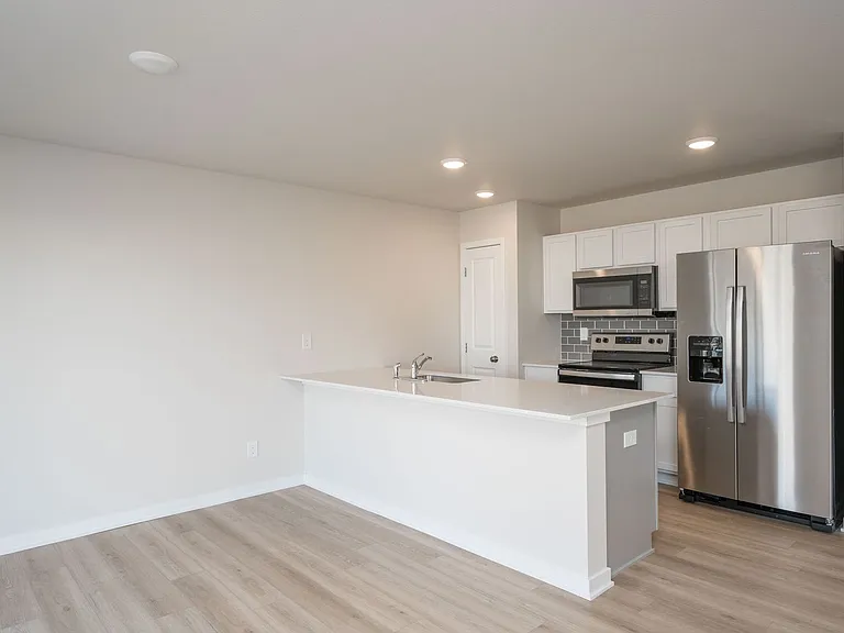 1219 NE Crossing Oaks Dr — Photo 2