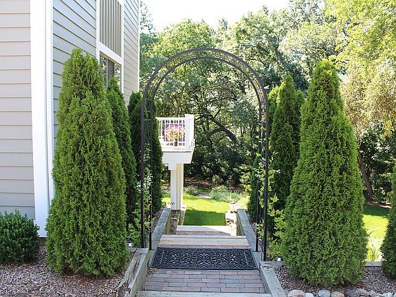 3rd image of 7620 Apple Hill Ct SE
