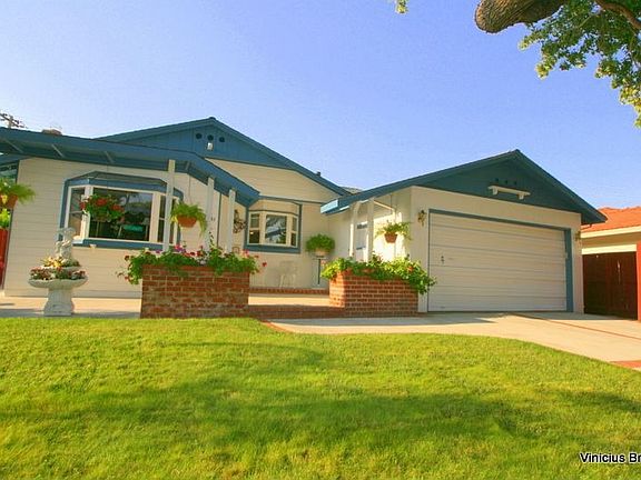 5th image of 3581 Earl Dr