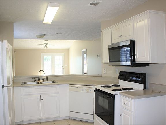 5th image of 622 Belle Ct