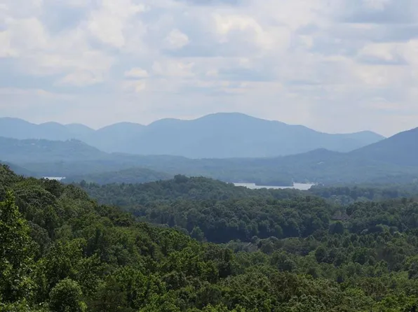8 High Meadows Dr, Hayesville, NC 28904