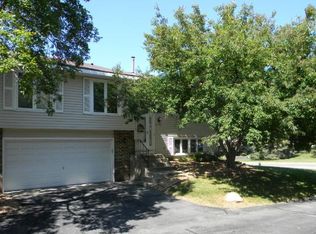 1651 W 140th St, Burnsville, MN 55337
