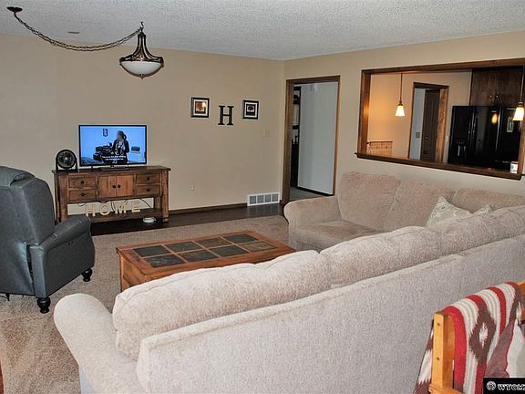 3rd image of 400 Bluebell Ln