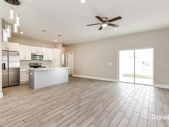 5th image of 325 Hibiscus Dr
