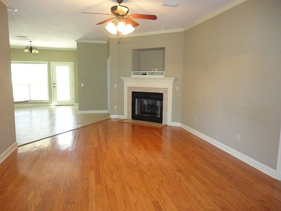 2nd image of 207 Aaron Dr