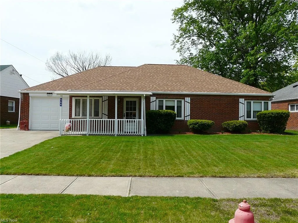 564 Sycamore Dr photo 1