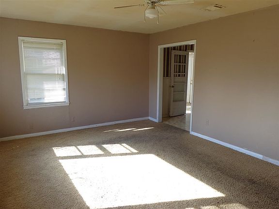 2nd image of 906 W 10th St