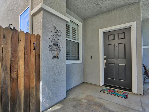 2nd image of 36 Vista Pointe Dr