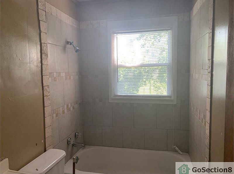 2nd image of 2212 Falmouth Ave