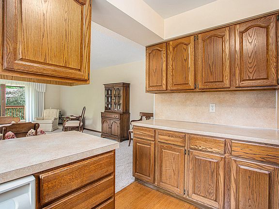 3rd image of 4819 Summergreen Ln