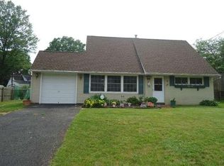 44 Verdant Rd, Levittown, PA 19057