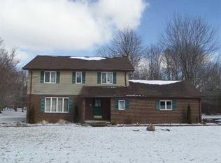19 E Paul St, West Middlesex, PA 16159